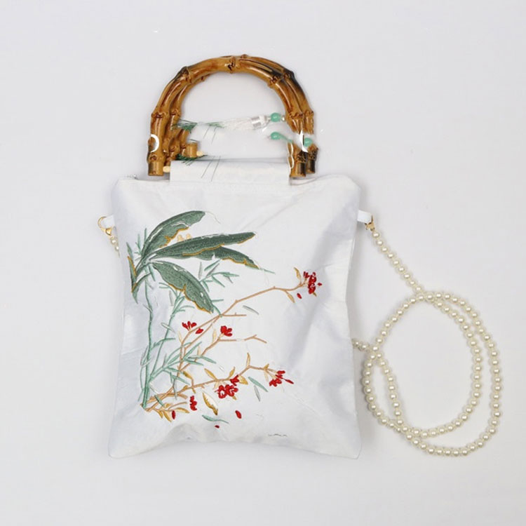 प्राचीन साटन हैंडबैग को कैसे संरक्षित करें