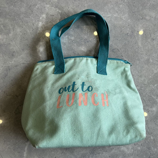 क्या कपड़े के हैंडबैग को एक कालातीत और टिकाऊ विकल्प बनाता है?